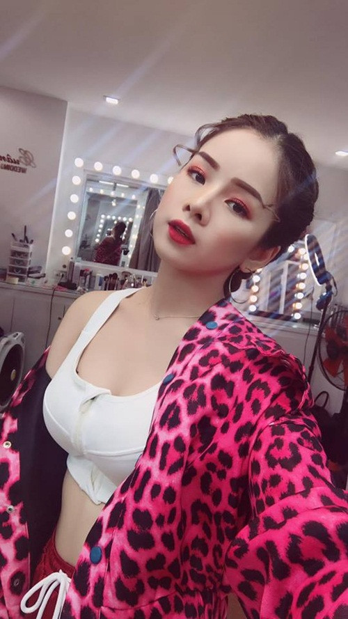 Xuất hiện trong chương trình truyền hình, nữ DJ Mie không chỉ gây ấn tượng bằng dung nhan xinh đẹp, sắc sảo mà còn thể hiện sự dũng cảm và chân lý tình yêu khiến nhiều chàng trai phải ghen tỵ với nhân vật được tỏ tình.