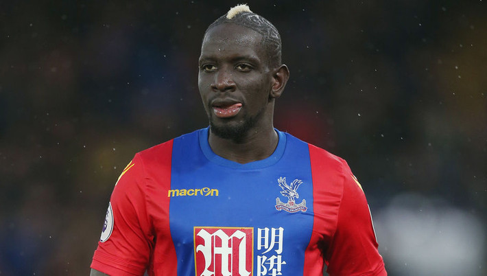 Crystal Palace đồng ý mua Mamadou Sakho: Nguồn tin từ tờ Guardian cho hay, Crystal Palace đã đồng ý chi ra 20 triệu bảng để chiêu mộ trung vệ Mamadou Sakho từ Liverpool. Mùa trước, cầu thủ người Pháp thi đấu cho Crystal Palace theo hợp đồng cho mượn. Ảnh: Guardian