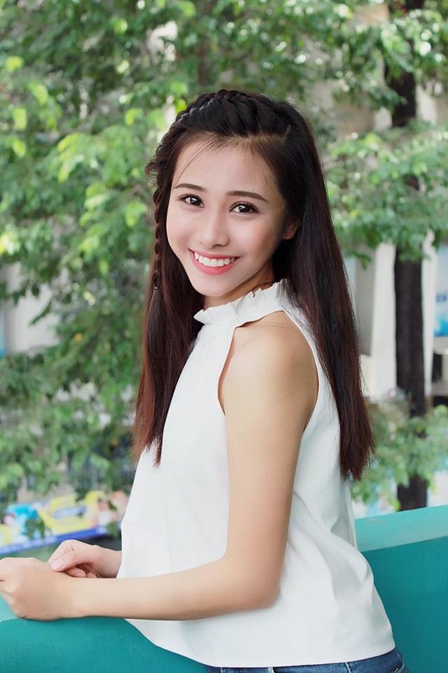 Thêm một điểm nữa khiến cho cô nữ sinh trường Nghệ thuật Quân đội thiếu tự tin đó chính là chiều cao (1m60). Tuy nhiên, dần dần quen với công việc, Phương Dung còn đánh liều khi muốn thử sức với những bức chân trên sàn catwalk chuyên nghiệp.
