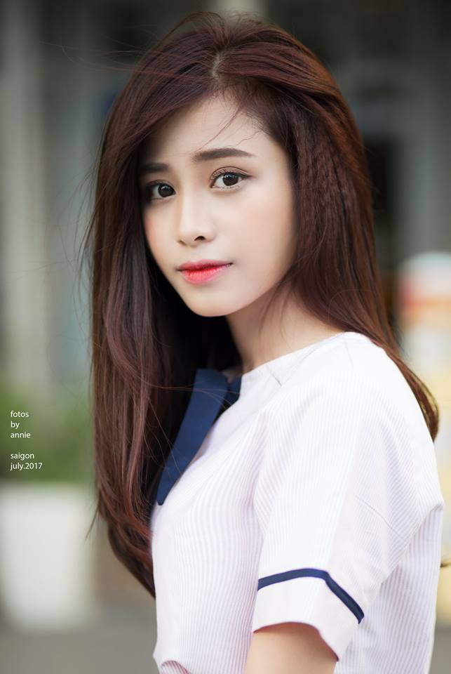 Được biết bên cạnh việc học tập trong trường nghệ thuật Quân đội, Phương Dung còn tham gia làm người mẫu ảnh và đóng quảng cáo.