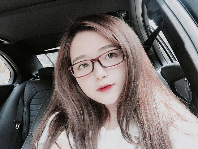 Một thông tin khá buồn cho các thành viên mạng mê mẩn "hot girl nhạc điện tử" này đó là Mỹ Linh đã có người yêu và cả hai đều khá xứng đôi.