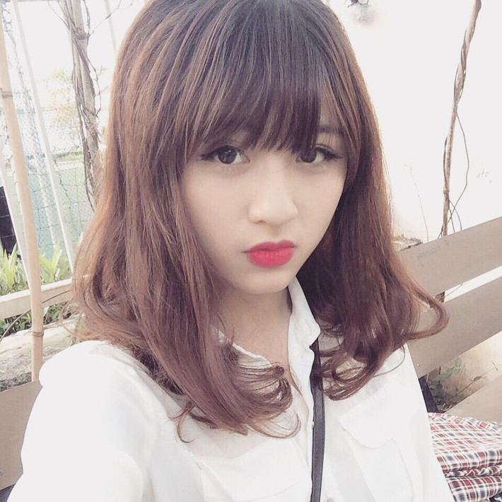 Nếu nói Huyền Trang là một cô nàng đa tài thì có thể là không quá bởi ngoài cái duyên với nghề người mẫu hay make up, cô nàng sinh năm 1994 này còn múa rất dẻo và từng đoạt những giải cao khi còn ngồi trên ghế nhà trường như giải nhất múa trường THPT Xuân Đỉnh, giải nhất biên đạo múa của trường Đại học Tài Nguyên và Môi trường.