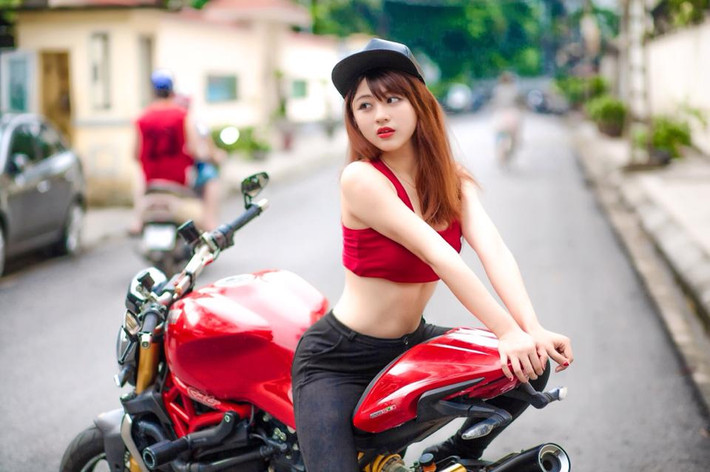 Chia sẻ vắn tắt về những niềm đam mê của mình, Huyền Trang viết trên trang cá nhân:"Con người mình khá là phức tạp, yêu thích múa từ nhỏ, nhưng lại không theo đuổi đam mê. Lớn lên một chút mình lại theo học kế toán. Giờ lại làm teen model và yêu thích trang điểm".
