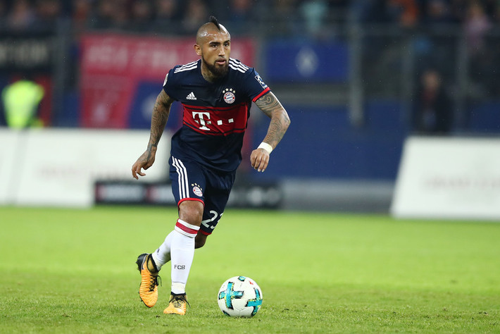 Arsenal có cơ hội giành Vidal: Theo thông tin chuyển nhượng bóng đá từ tờ Tuttosport, Arsenal đang được coi là một điểm đến tiềm năng cho Arturo Vidal khi ngôi sao người Chile xem xét ý định rời Bayern Munich. Tương lai của Vidal tại Bayern đã được đặt dấu hỏi sau khi Jupp Heynckes thay thế cho Carlo Ancelotti trên băng ghế huấn luyện. Anh sẵn sàng ra đi ngay trong tháng Giêng tới với Inter Milan là nơi luôn rộng mở đón chào. Ảnh: Tuttosport