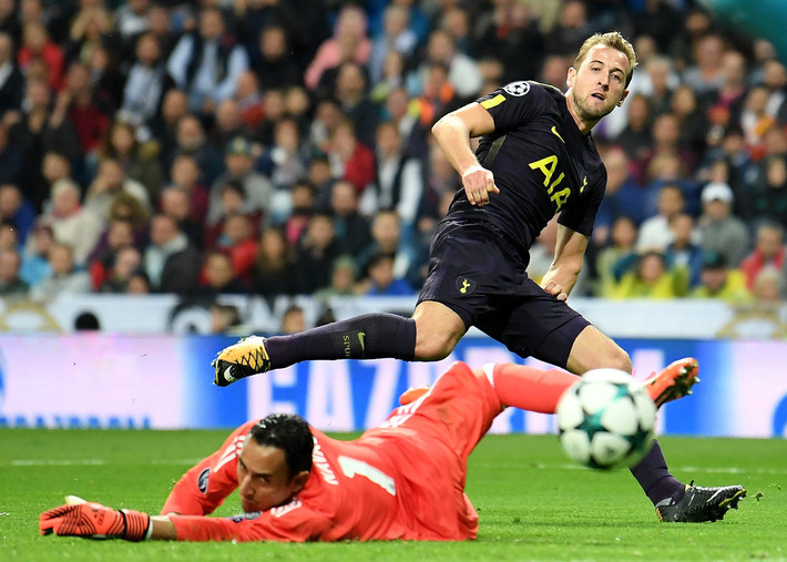 Real bí mật đàm phán cho Harry Kane: Theo thông tin chuyển nhượng cầu thủ từ chương trình phát thanh Onda Cero của Tây Ban Nha tiết lộ, một cuộc hội đàm đã giữa Tottenham và Real Madrid diễn ra tuần trước bên lề cuộc đối đầu tại Champions League. Nội dung cuộc thảo luận này bàn về Harry Kane khi nhà vô địch châu Âu muốn biết Tottenham đòi hỏi bao nhiều tiền cho tiền đạo này. Ảnh: Goal