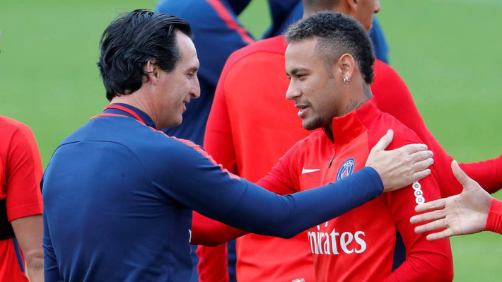 Neymar “gây hấn” với HLV Emery: Theo tờ L'Equipe của Pháp, hôm thứ Sáu, sau chiến thắng trước Anderlecht, HLV Unai Emery đã lên kế hoạch tập nhẹ bằng chạy bộ. Tuy nhiên, Neymar lại không muốn điều này mà háo hức tham gia vào trận đấu tập với những cầu thủ dự bị và không thi đấu ở Champions League. Ảnh: L'Equipe