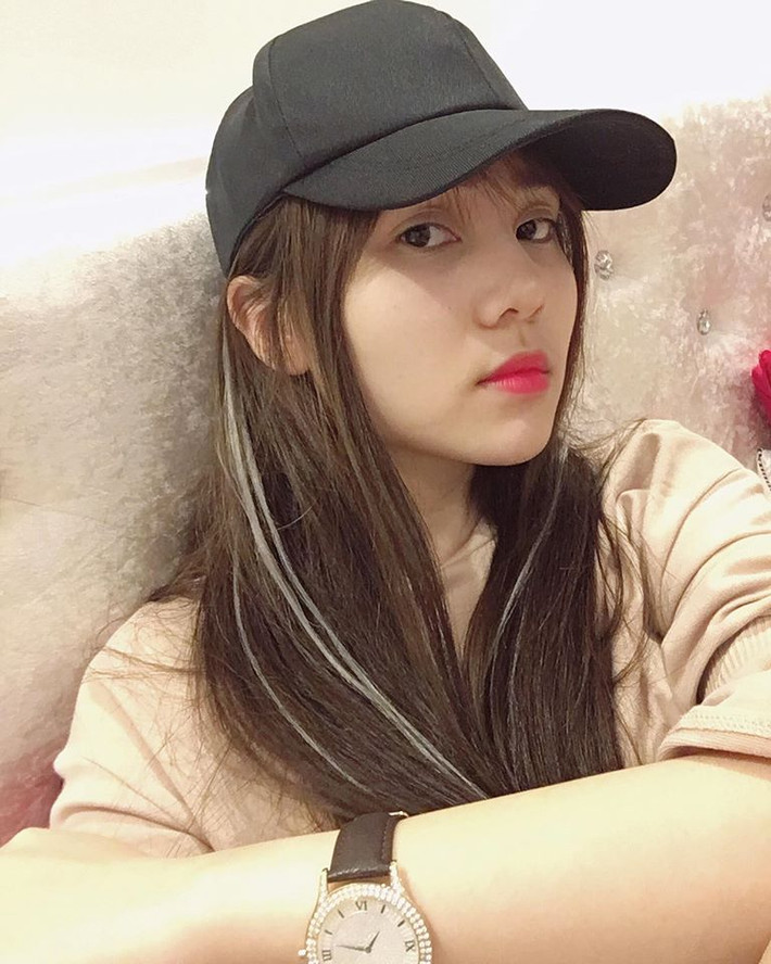 Được biết, mới đây nhất Bạch Diệp đã góp mặt trong phim hài Tết "Đại gia chân đất 7" và đánh dấu sự lấn sân sang nghiệp diễn xuất của cô hot girl Thái Nguyên.