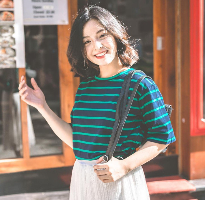 Nếu so Phương Uyên của ngày nay và ngày xưa thì chỉ có 1 điều khác biệt đó là phong cách thời trang đã khác và mái tóc dài giờ chuyển thành mái tóc ngang vai nhẹ nhàng và nữ tính. Ảnh sử dụng trong bài: Sưu tầm Facebook.