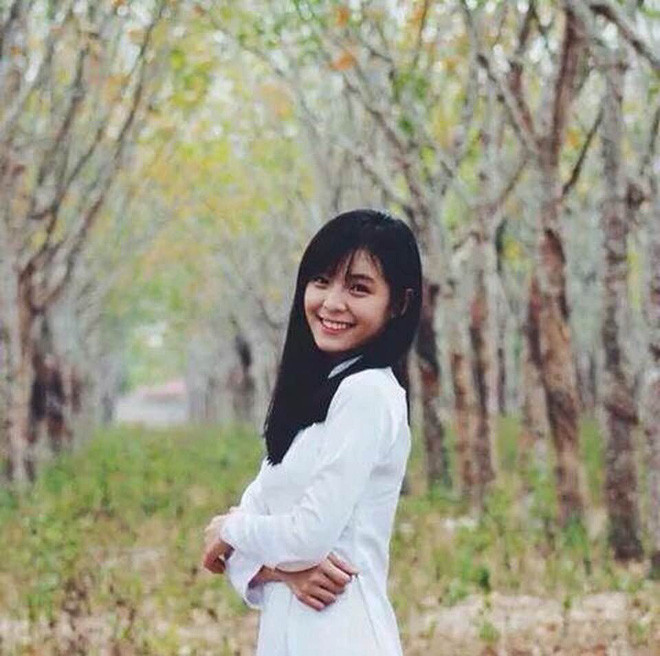 Hồi còn là học sinh trường THPT Phương Uyên đã quen với việc để mặt mộc đến lớp nên với cô bạn, không trang điểm cũng chẳng có gì phải mất tự tin.