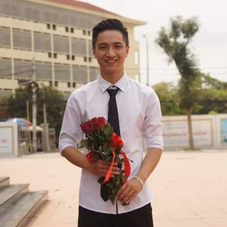 Chỉ trong thời gian ngắn, clip này nhận được gần 75.000 lượt xem và hàng trăm chia sẻ, bình luận và ai khi đi ngang qua cũng phải dừng lại để tặng cho chàng trai Ngọc Giao một lời khen có cánh về nhan sắc.