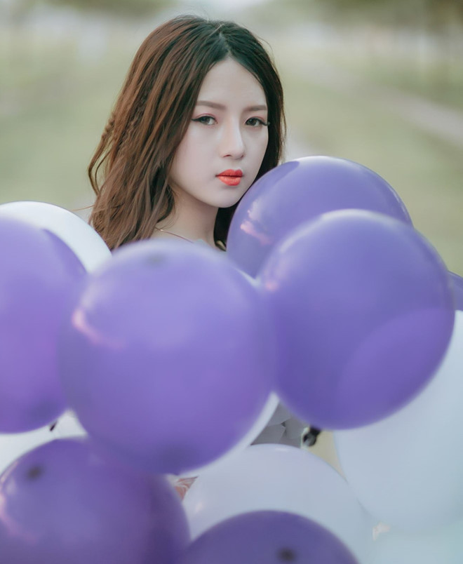 Không chỉ vậy, nữ sinh ngành Hàng không này còn nhận được nhiều lời mời quảng cáo từ các cửa hàng, shop thời trang. Phương Thảo yêu thích công việc này và muốn học hỏi kinh nghiệm từ những người đi trước. Cũng chính nhờ có việc làm người mẫu, giúp cô có thêm khoản chi phí sinh hoạt hàng ngày.