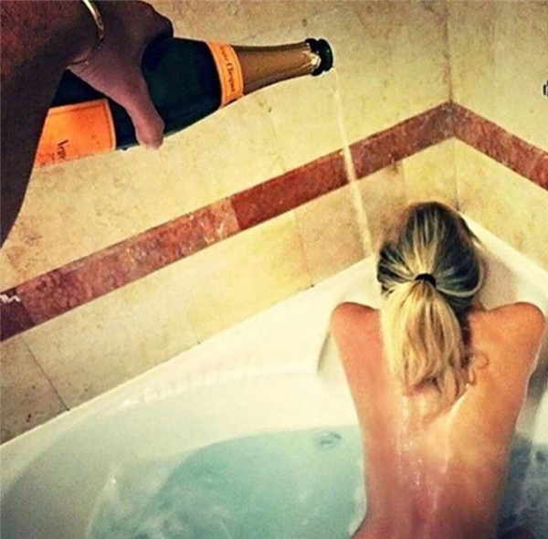 Có một số bộ phận Rich Kids luôn khiến người khác phải "nóng" mắt vì khoe của quá đà, coi thường của cải và người nghèo.