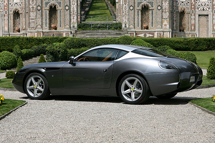 Siêu xe Ferrari 575 GTZ được phát triển trên cơ sở Ferrari 575 và chia sẻ hầu hết thành phần chính với chiếc xe này. Động cơ V12 5.7 lít sản sinh công suất 508 mã lực, giúp xe tăng tốc từ 0-100km/h trong 4,2 giây và đạt tốc độ tối đa 325km/h.