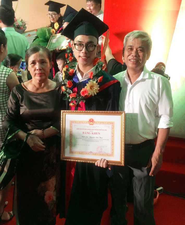 Mặc dù mới ra trường nhưng với tài năng của mình Thực Tuti đã được chính Hoa hậu kiêm người mẫu Ngọc Hân mời về công ty riêng của cô. Tuy nhiên, anh bạn người Thanh Hóa này đã từ chối vì cần thêm thời gian để khẳng định tên tuổi và mở 1 cửa hàng thời trang riêng của mình.
