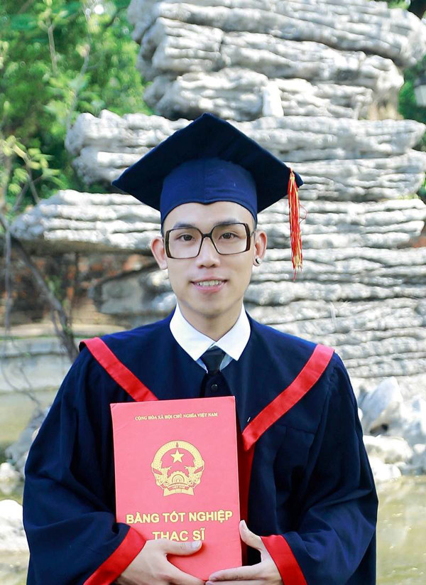 Chàng trai 9X Thanh Hóa được nhắc tới Nguyễn Thành Thực (nickname Thực Tuti). Anh chàng này là là đại diện duy nhất của trường được vinh danh tại tễ tuyên dương 84 thủ khoa tốt nghiệp xuất sắc thuộc các trường đại học, học viện tổ chức tại Văn Miếu - Quốc Tử Giám vừa qua.