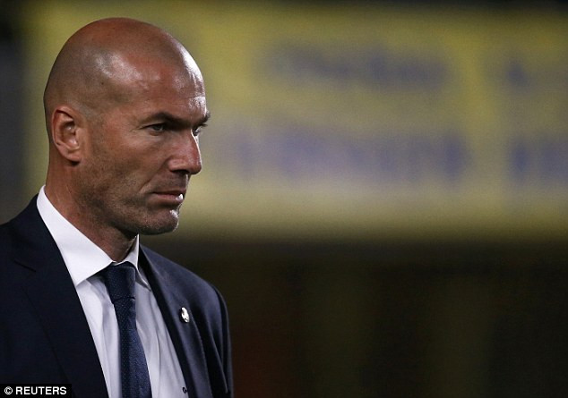 HLV Zidane đau đầu xoay tua đội hình Real: Phát biểu trước báo giới, HLV Zidane thừa nhận sẽ phải điều chỉnh đội hình khi Real Madrid làm khách đến sân của Getafe ở vòng 8 La Liga diễn ra cuối tuần này. Ảnh: Reuter