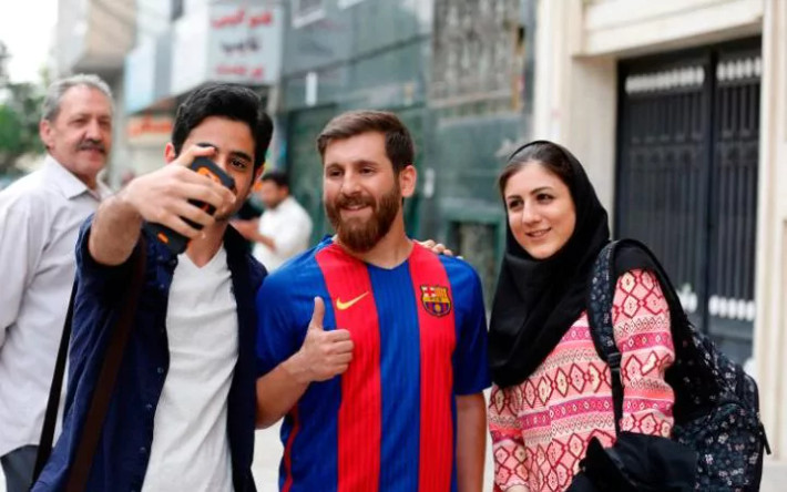 Sự việc càng trở nên buồn cười hơn khi kênh truyền hình thể thao uy tín thế giới là Eurosport của Anh đã từng từng lấy nhầm ảnh của anh để minh họa thay vì ảnh của Messi thật.
