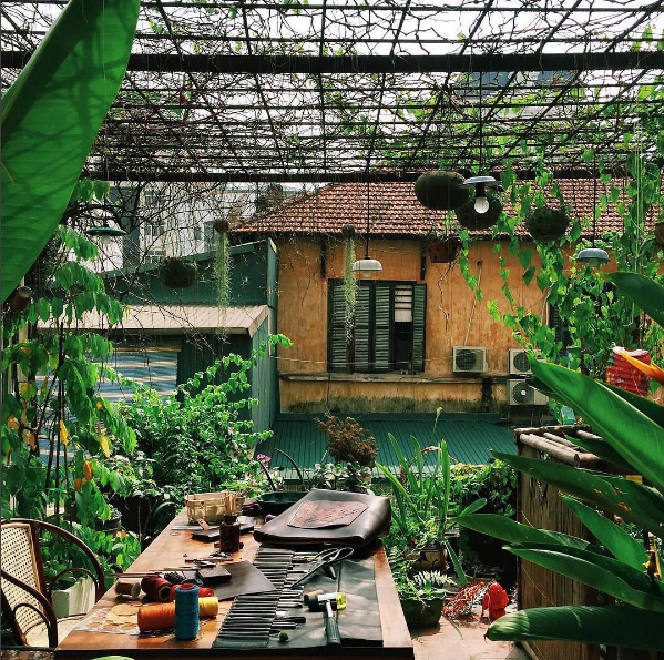 Le Bleu Art decor loft (Nhà Trong Xóm) là homestay xinh xắn theo phong cách vintage nằm trong khu biệt thự Pháp cổ trên phố Trần Hưng Đạo (Hà Nội).