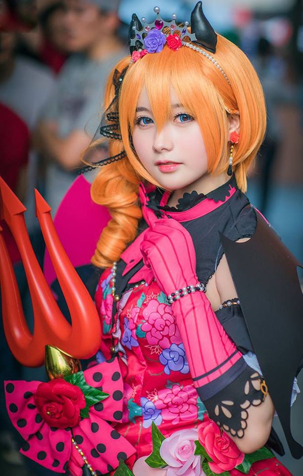 Khi nhập vai vào những nhân vật cosplay, Hà Vi đều chăm chút rất kĩ và có những biểu cảm rất có hồn.