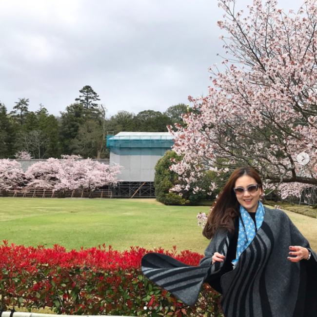 Tại Nhật Bản, hoa anh đào được gọi là "sakura". Không chỉ là quốc hoa, là sứ giả của mùa xuân, hoa anh đào còn biểu tượng cho niềm hy vọng và sự tái sinh.
