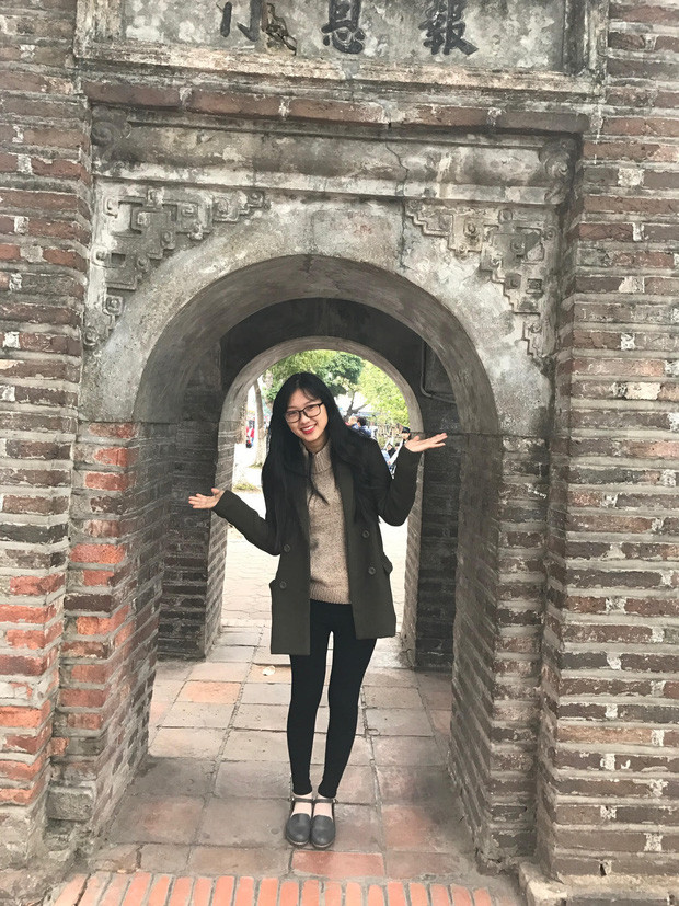 Thanh Mỹ chia sẻ dù tham gia nhiều hoạt động ở trường, làm việc ở Đài truyền hình nhưng mục tiêu chính hiện tại của mình vẫn là đạt được những điểm số cao trong học tập, cải thiện điểm tích lũy để có một bộ hồ sơ xin việc hoàn hảo hơn trong tương lai. Ảnh trong bài: Facebook nhân vật.