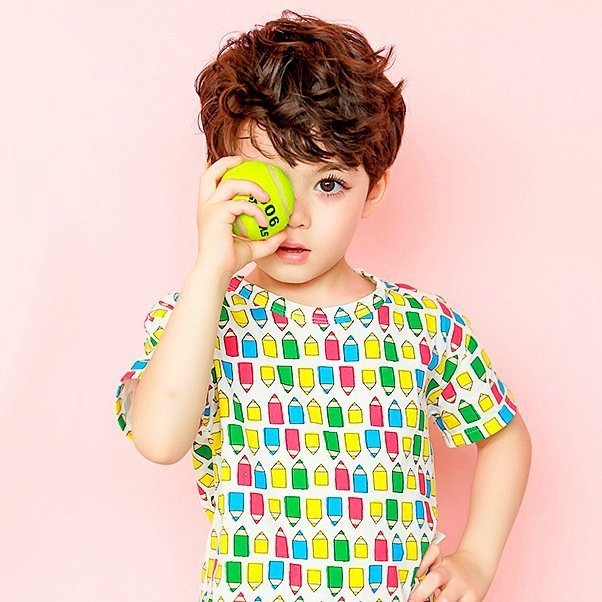 Với vẻ ngoài đẹp trai này thì chẳng có lí do gì Cooper không thể trở thành hot boy nhí số 1 Hàn Quốc cả.