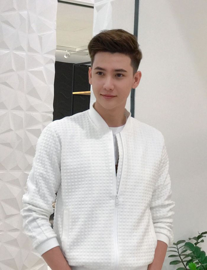 Cũng theo tìm hiểu của dân mạng, Duy Lâm không chỉ biết hát mà còn từng tham gia diễn xuất trong một số phim ngắn dành cho lứa tuổi học đường cách đây chưa lâu.
