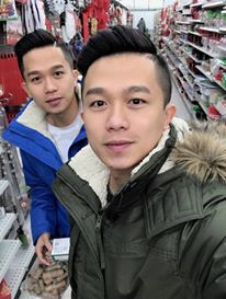 Nhiều lúc chính những người trong nhà của hai anh chàng này cũng khó có thể nhận ra Hữu Tấn, Hữu Phát. Ví dụ như người mẹ đã sinh ra hai anh chàng này đã từng nhầm lẫn khi gọi tên hai cậu con trai.