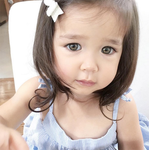 Thời gian vừa qua, sự xuất hiện của các em bé sở hữu nét đẹp “vạn người mê” khiến cộng đồng mạng không khỏi “rần rần”. Mới đây nhất là cô nàng thiên thần nhí lai Hàn – Mỹ với đôi mắt sáng như sao.