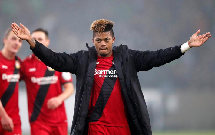 Arsenal qua mặt M.U và Chelsea trong cuộc đua giành chữ ký tiền vệ cánh người Jamaica - Leon Bailey. Cầu thủ 20 tuổi này đã thi đấu cực kỳ ấn tượng khi ghi cú đúp bàn thắng cho Leverkusen trước Moenchengladbach.
