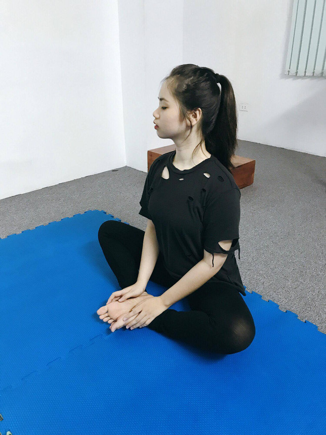 Phương Uyên hiện tại sở hữu số đo hình thể tương đối chuẩn, vòng eo "con kiến" của cô nàng cũng là mơ ước của biết bao cô gái.