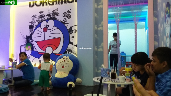 Tại Cần Thơ, do chủ quán quá cuồng Doraemon nên đã lấy chính hình tượng nhân vật của mình để làm thành quán trà sữa.