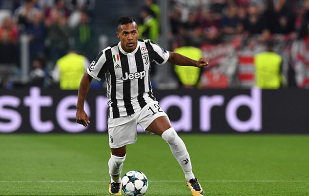 Theo tin chuyển nhượng bóng đá từ Daily Record, M.U đang nhắm Alex Sandro và đây là 1 cuộc cạnh tranh khốc liệt khi cả Chelsea cũng muốn có cầu thủ Brazil. Ảnh: Daily Record
