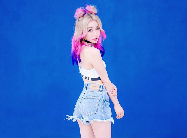 Sau 6 năm trở thành một Youtber, Wengie lọt vào top 5 những kênh có sự phát triển nhanh nhất trên thế giới. Cô gái gốc Trung Quốc này hiện đứng vị trí thứ 12 trong số số các kênh How-To & Style được theo dõi nhiều nhất và có hơn 185.000 người truy cập website mỗi tháng.