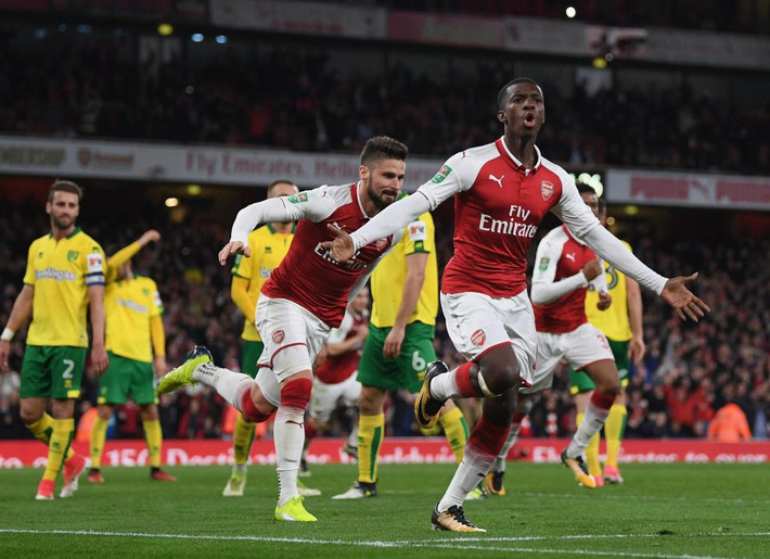 Arsenal tặng người hùng 18 tuổi hợp đồng khủng: Báo cáo của tờ Sun Sport cho biết, Arsenal đang muốn giữ chân tiền đạo trẻ Eddie Nketiah bằng 1 hợp đồng 5 năm với tiền lương tăng 650% so với mức hiện tại, từ 2.000 bảng/tuần lên thành 15.000 bảng/tuần. Ảnh: Sun Sport
