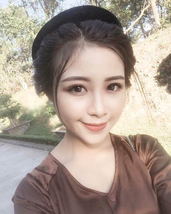 Thời gian vừa qua, rất nhiều những cô giáo mầm non được cộng đồng mạng biết tới nhờ nhan sắc xinh đẹp tuyệt vời và mới nhất là những hình ảnh của cô nàng Linh Nhật - giáo viên mầm non tương lai khiến nhiều người phải xao xuyến mỗi khi ngắm nhìn.