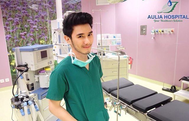 Trên Instagram, Anton không ngừng bày tỏ cảm xúc hạnh phúc khi chào đón con trai của mình. Niềm vui càng nhân lên gấp nhiều lần khi chàng bác sĩ trẻ này được cộng đồng mạng chia sẻ những tin nhắn chúc mừng cùng khen ngợi bé trai thiên thần của mình.