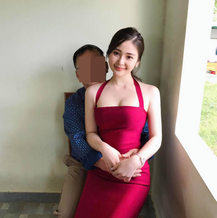 Nhan sắc hiện tại của cô gái 19 tuổi khiến mày râu “mất ăn mất ngủ” vì gương mặt xinh đẹp, thân hình quyến rũ “vòng nào ra vòng nấy”. Thảo Nguyên được nhiều người ca ngợi là “hot girl của những hot girl”.