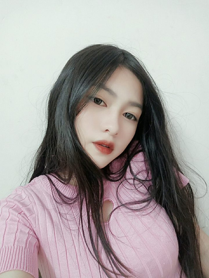 Cùng ngắm nhìn những hình ảnh của cô bạn Sài thành 2001 bất ngờ nổi tiếng nhờ khuôn mặt giống Hàn Quốc. Ảnh trong bài: Facebook nhân vật.