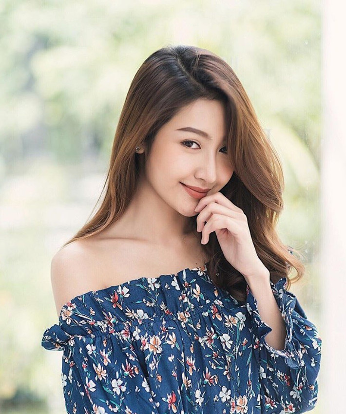 Cô gái được nhắc đến đầu tiên trong hội bạn thân hot girl Thái Lan đình đám vừa qua đó là Lalita Paisarn. Cô bạn này cũng chính là người trực tiếp đăng tải clip vui nhộn của nhóm 5 cô gái xinh đẹp khiến cộng đồng mạng không thể rời mắt.