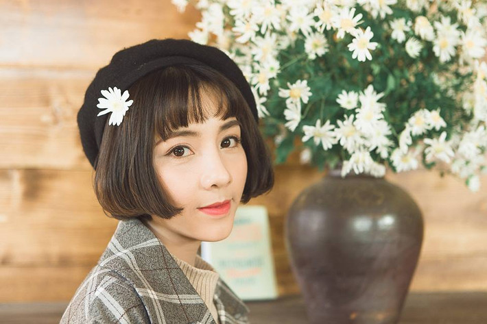 Bắt đầu bằng việc bóc hàm, cắt lợi và Kim Phượng đã dần dần thay đổi khuôn mặt từng bị ví như đười ươi giờ đã thanh thoát và ưa nhìn hơn nhiều.