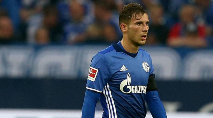 M.U và Arsenal tranh sao Schalke: Theo thông tin chuyển nhượng bóng đá tờ Bild khẳng định M.U và Arsenal là hai trong số những đội bóng đang theo sát bước tiến của tiền vệ Leon Goretzka tại Schalke 04. Tuyển thủ Đức sẽ hết hạn hợp đồng vào năm sau với “Hoàng gia xanh” và được cả những đại gia hàng đầu châu Âu khác như Bayern Munich hay Barcelona để ý. Ảnh: Bild