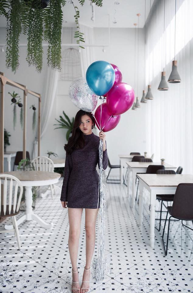 Belle Nantikan, hot girl thứ 4 trong nhóm bạn thân. Cô gái này khá kín tiếng không quá nổi tiếng trên MXH cũng không tham gia hoạt động nghệ thuật. Nhưng lại bù lại, hot girl này lại khiến nhiều người ngưỡng mộ bởi cuộc sống sang chảnh, xài đồ hiệu, du lịch thường xuyên.