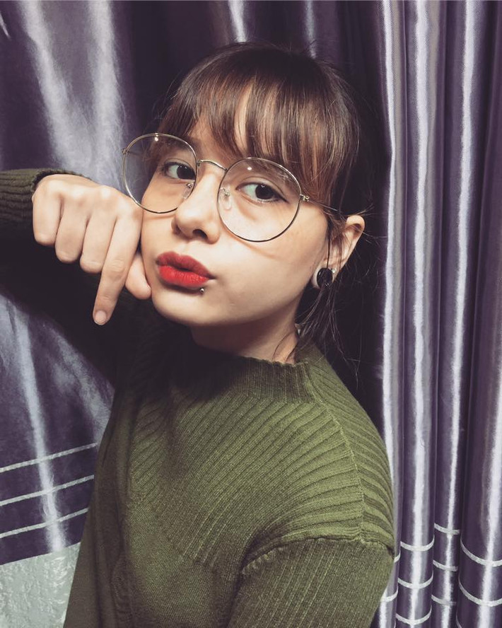 Ngắm nhìn nhan sắc cực cá tính của bông hồng lai 10 - Sandra Maria. Ảnh sử dụng trong bài Facebook nhân vật.