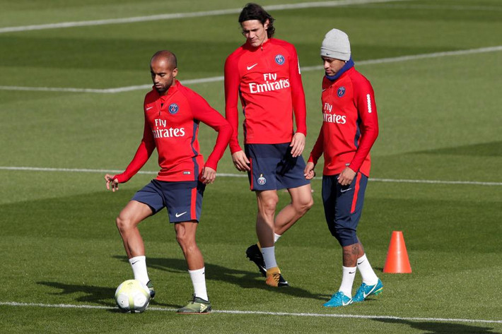 Lucas Moura nên chuyển đến Arsenal: Sau khi Mbappe và Neymar cập bến sân Công viên các Hoàng tử, Lucas Moura có rất ít cơ hội ra sân để thể hiện khả năng. Trong bối cảnh PSG đang muốn đưa Alexis Sanchez về thế chỗ Cavani trên hàng công, Moura có thể chia tay đội bóng nước Pháp để chuyển sang sân Emirates.