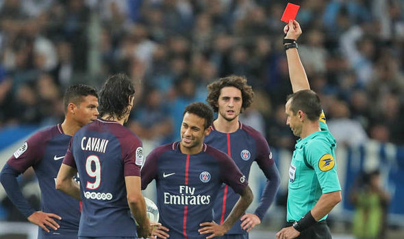 Neymar bị đuổi vì chơi... "thiết đầu công": Siêu sao người Brazil tiếp tục vướng vào rắc rối khi bị đuổi khỏi sân ở trận đấu mà PSG rất vất vả mới giành lại 1 điểm trước Marseille (2-2) rạng sáng nay.