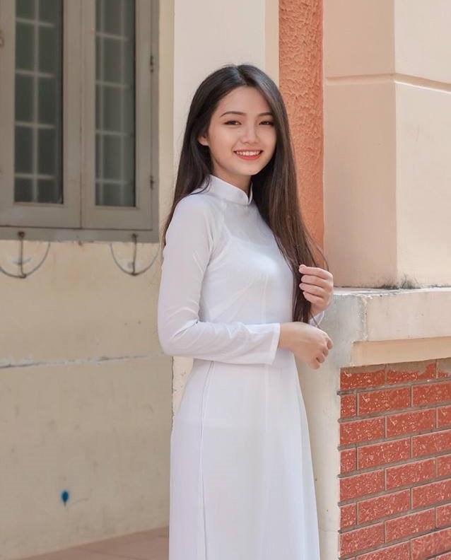 Còn ở cuộc thi Miss Teen 2017, Trâm Anh cũng nằm trong top 10 thí sinh nổi bật nhất vòng Online. Chia sẻ việc quyết tâm tham dự cuộc thi nhan sắc dành cho lứa tuổi teen này, cô bạn 9X Vũng Tàu chia sẻ động lực của mình đó là được đặt chân đến Hàn Quốc và được ngắm nhìn các "oppa" bằng xương bằng thịt.