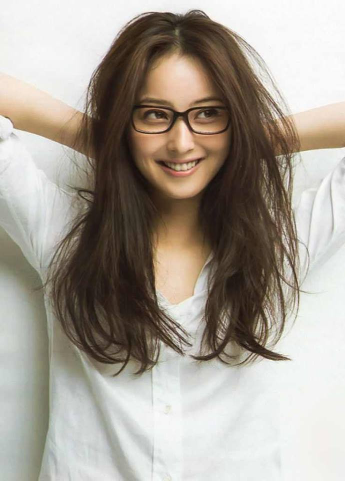Hot girl Nhật Bản này không chỉ là một trong những biểu tượng về nhan sắc mà còn là một tài năng hiếm có khi cô đảm nhận rất nhiều vai trò trong showbiz như người mẫu, ca sĩ hay diễn viên.