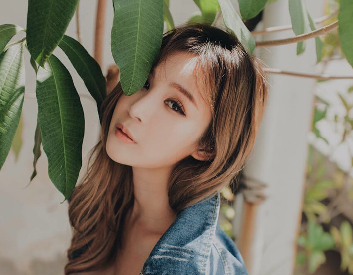 Nếu để điểm mặt các thương hiệu mà Miyake Ng đang là gương mặt đại diện thì có tới hàng chục hợp đồng quảng cáo với các nhãn hàng danh tiếng toàn cầu như Skinfood, Etude, Rohto, Canon.