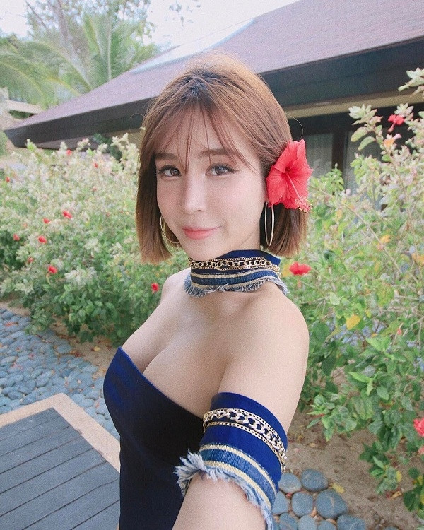 Thân hình nuột nà của blogger "Đảo quốc Sư tử" Miyake Ng khiến nhiều cánh mày râu phải lặng người mà thưởng thức và đi kèm phía sau đó là vô vàn những lời khen dành cho cô bạn tài năng này.
